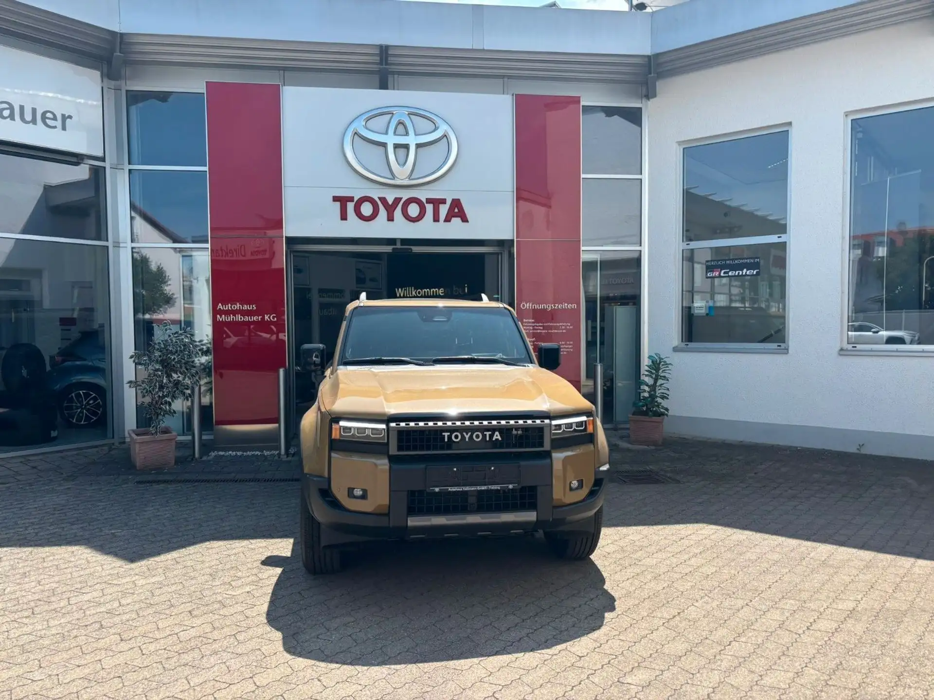 도요타 Toyota Land Cruiser Land Cruiser Station 2026 베이지 사진 2