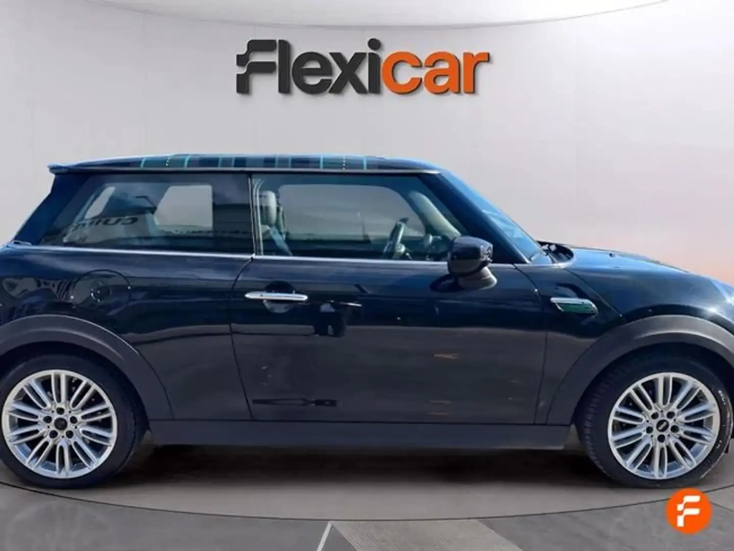 MINI Cooper SE Schwarz - 2