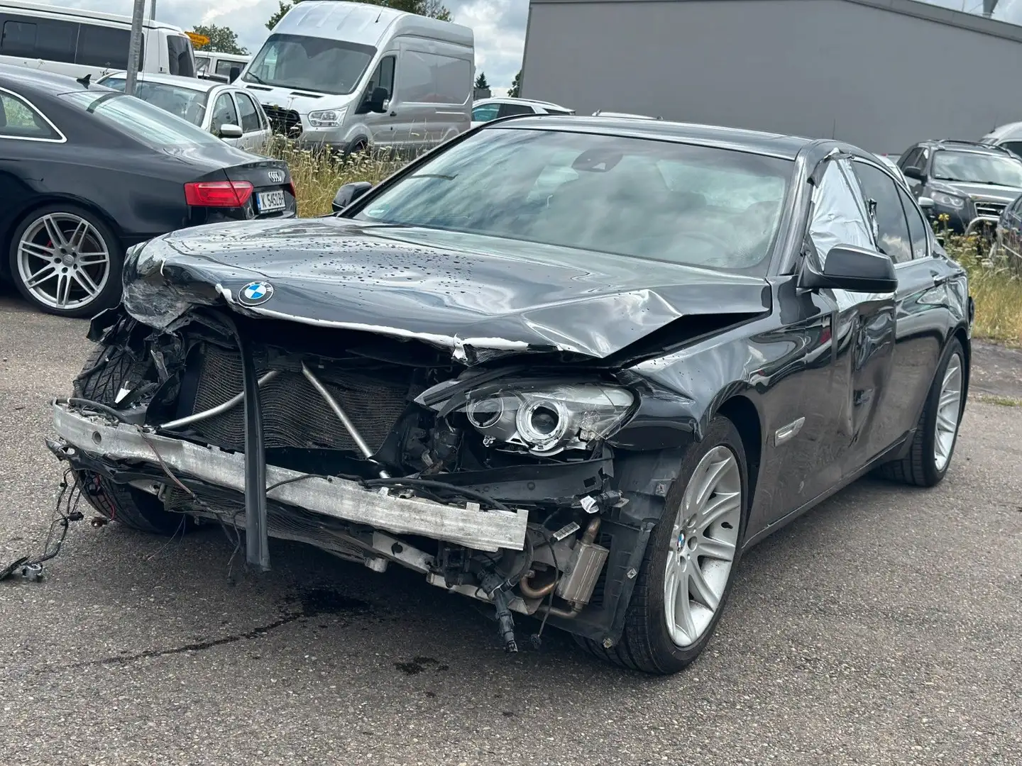 BMW 730 d*Motor und Getriebe TOP*Fahrzeug fährt Gris - 1