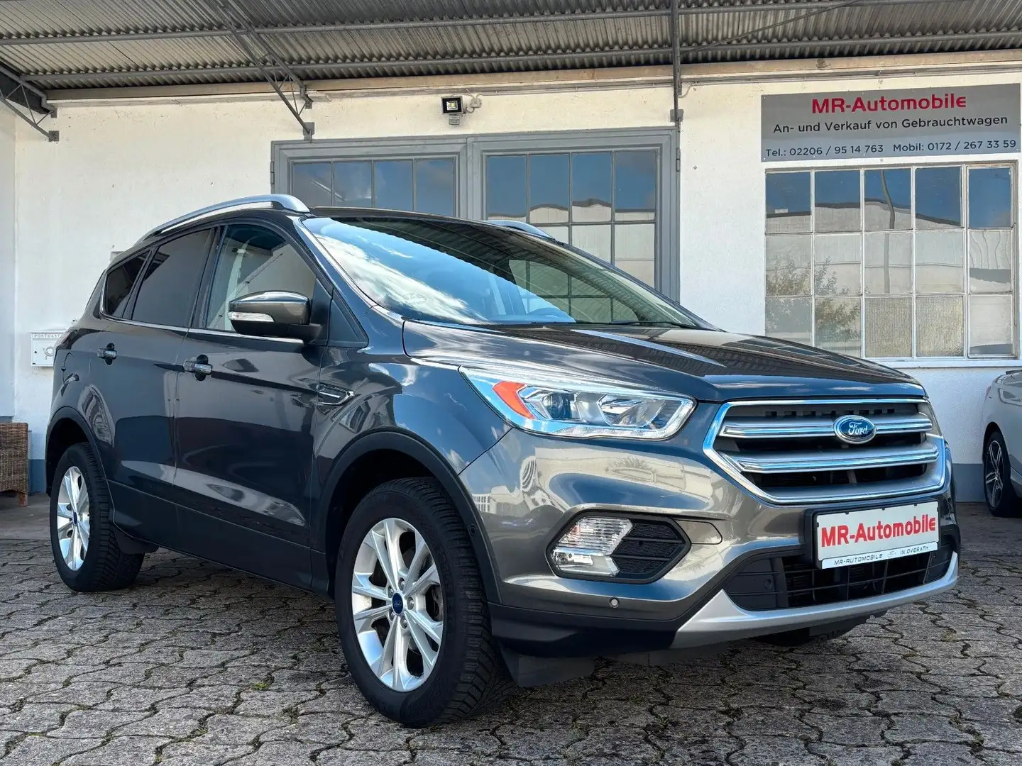 Ford Kuga Titanium*1.Hand*Scheckheft Ford*PDC*SHZ* Gris - 1