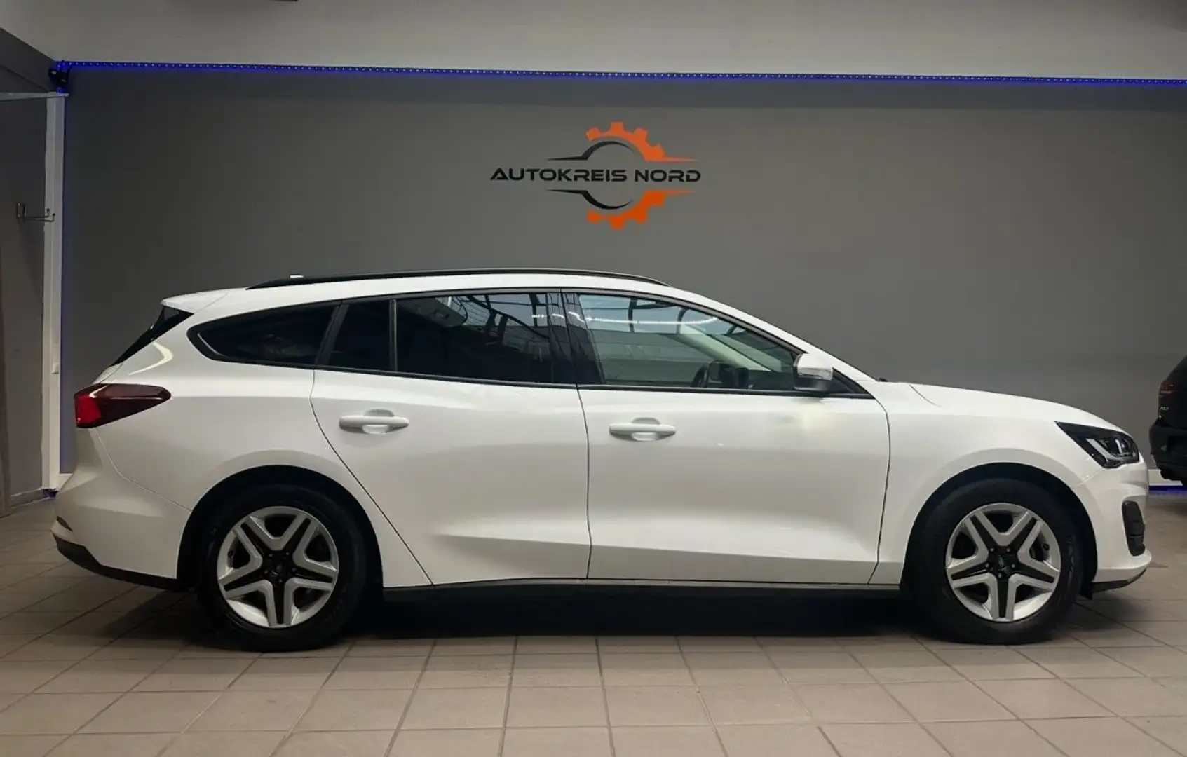 Ford Focus Turnier Cool & Connect +HU NEU+NAVI+ Weiß - 2