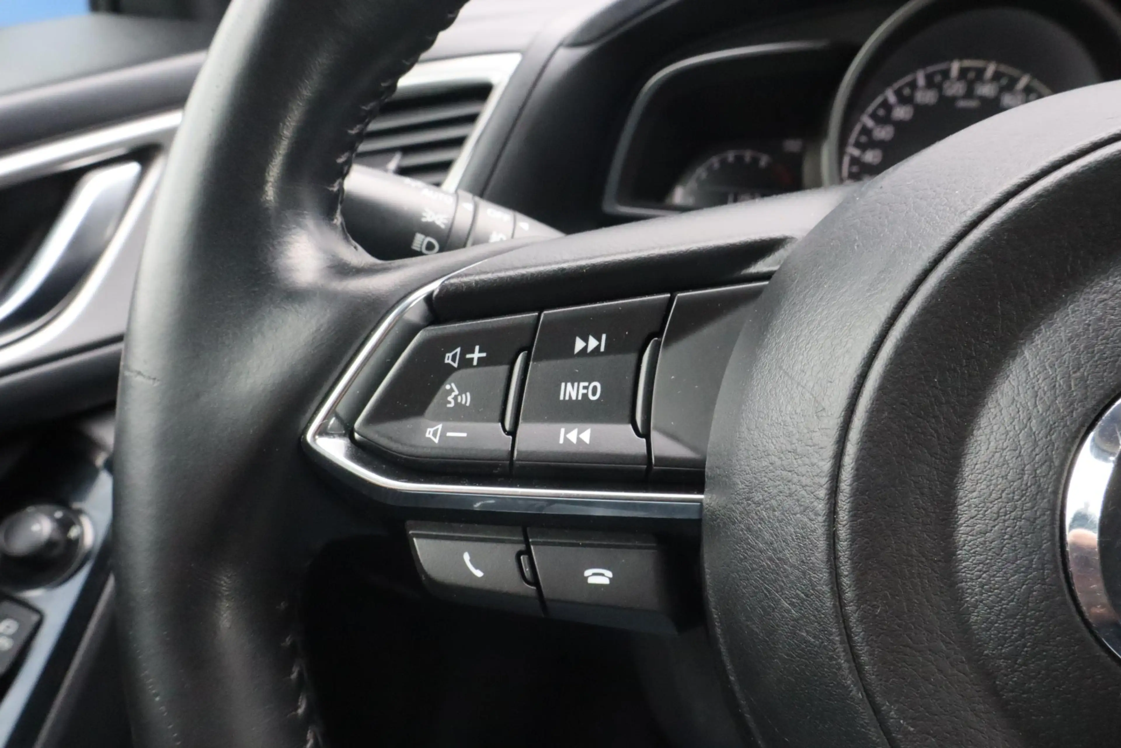 Mazda 3 2.0 SkyActiv-G 120 TS+ | Navigatie | Stoel-stuur v — photo 12