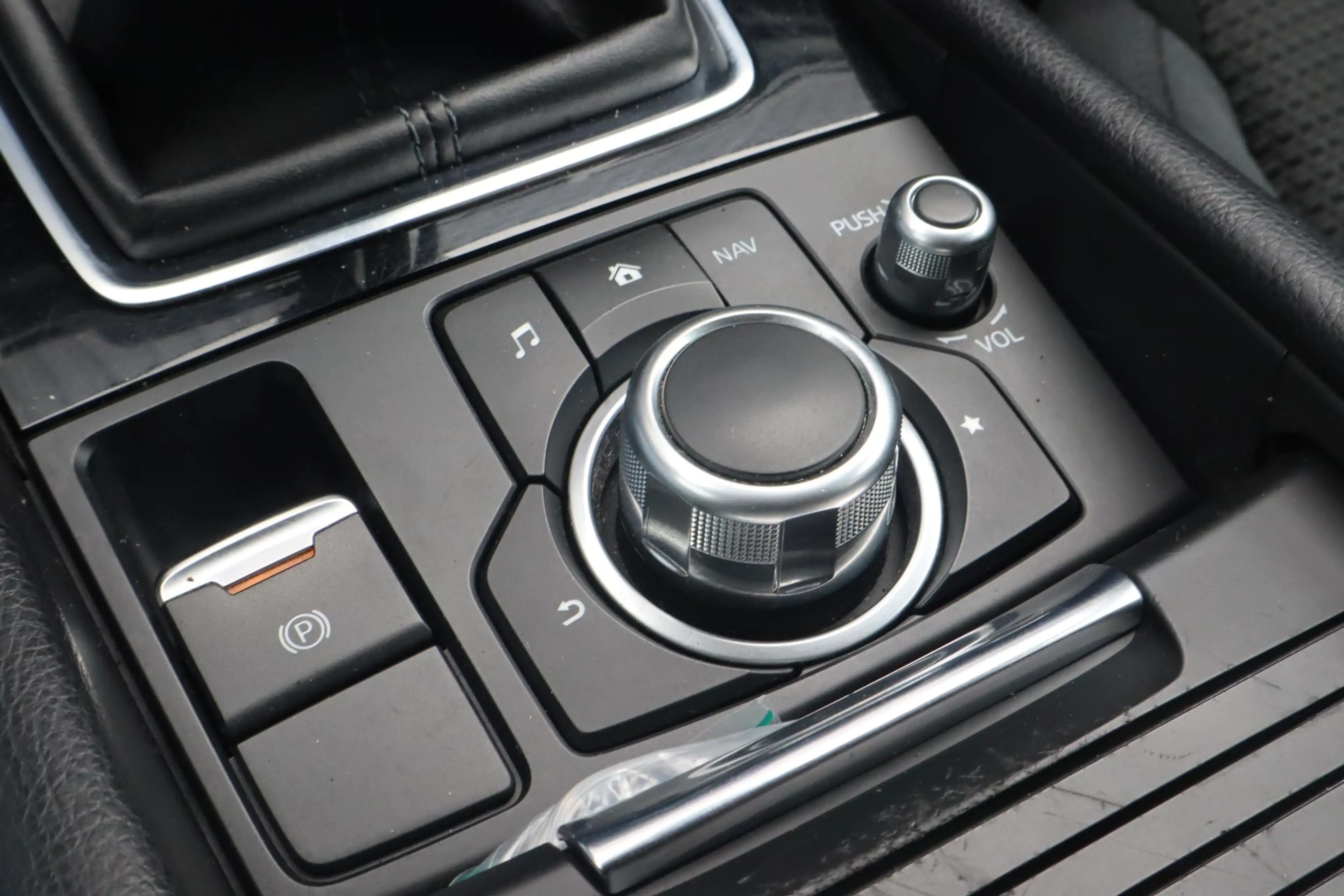 Mazda 3 2.0 SkyActiv-G 120 TS+ | Navigatie | Stoel-stuur v — photo 14