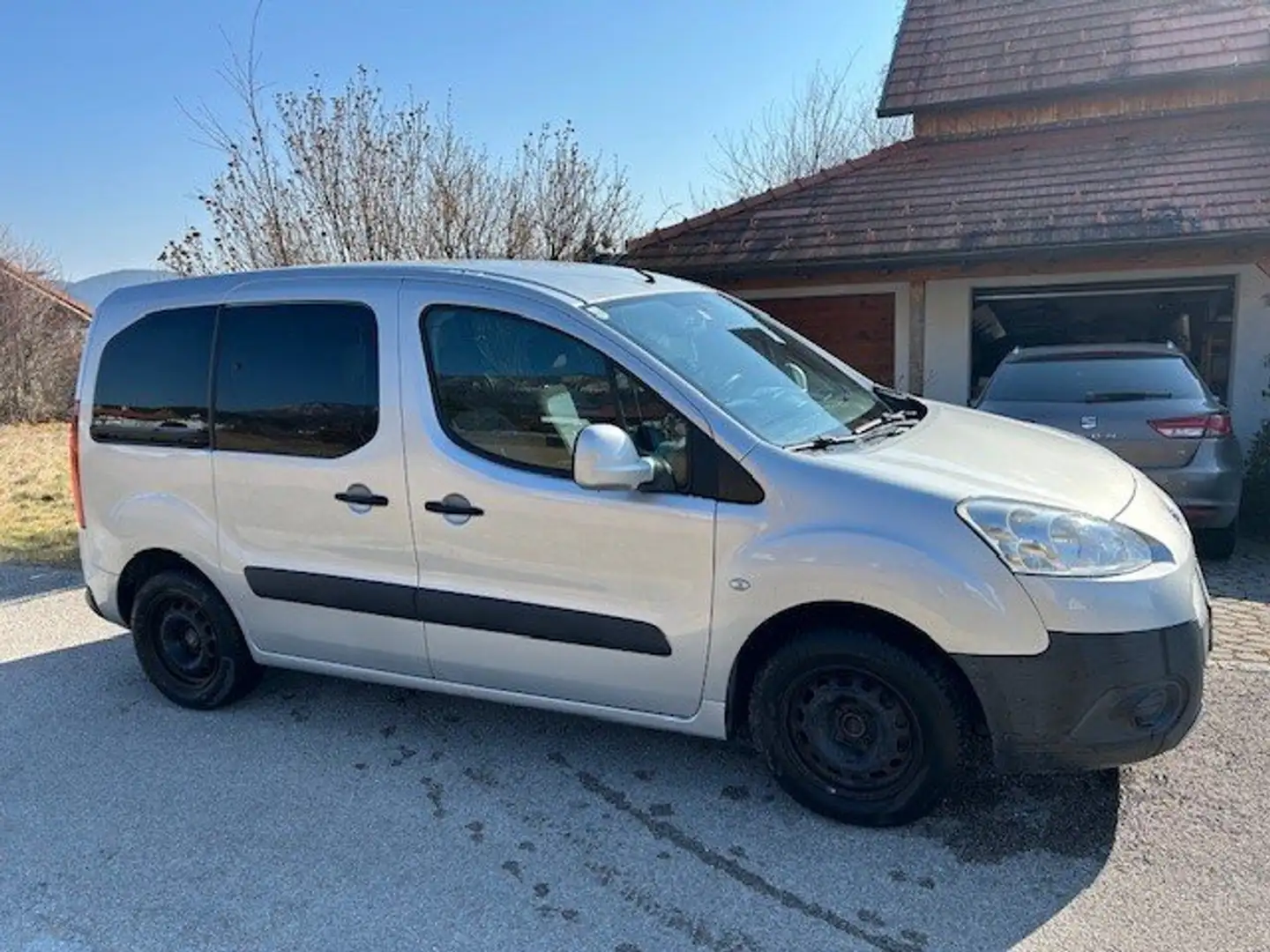 Peugeot Partner Tepee Lion Edition 1,6 e-HDi 92 FAP Stříbrná - 1