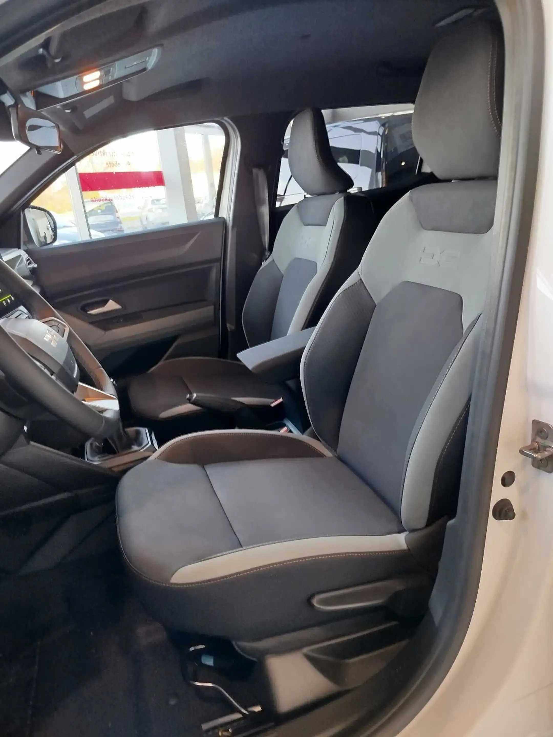 Dacia Duster Extreme TCe 130 AHK+WINTERPAK+CITYPAK — photo 9