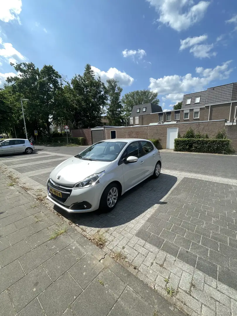 Peugeot 208 1.2 bouwjaar 2017 in het parelmoer wit (55550 NAP) Wit - 2