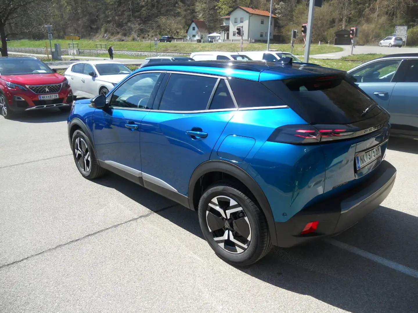 Peugeot 2008 Benzin 110 e-DCS6 S&S Allure 6-Gang-Manuell Blau - 2