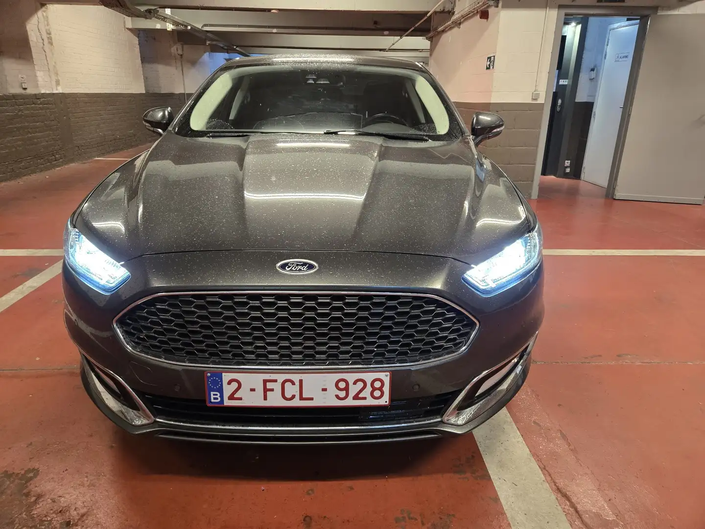 Ford Ford Mondeo Hybrid Vignale Сірий - 2