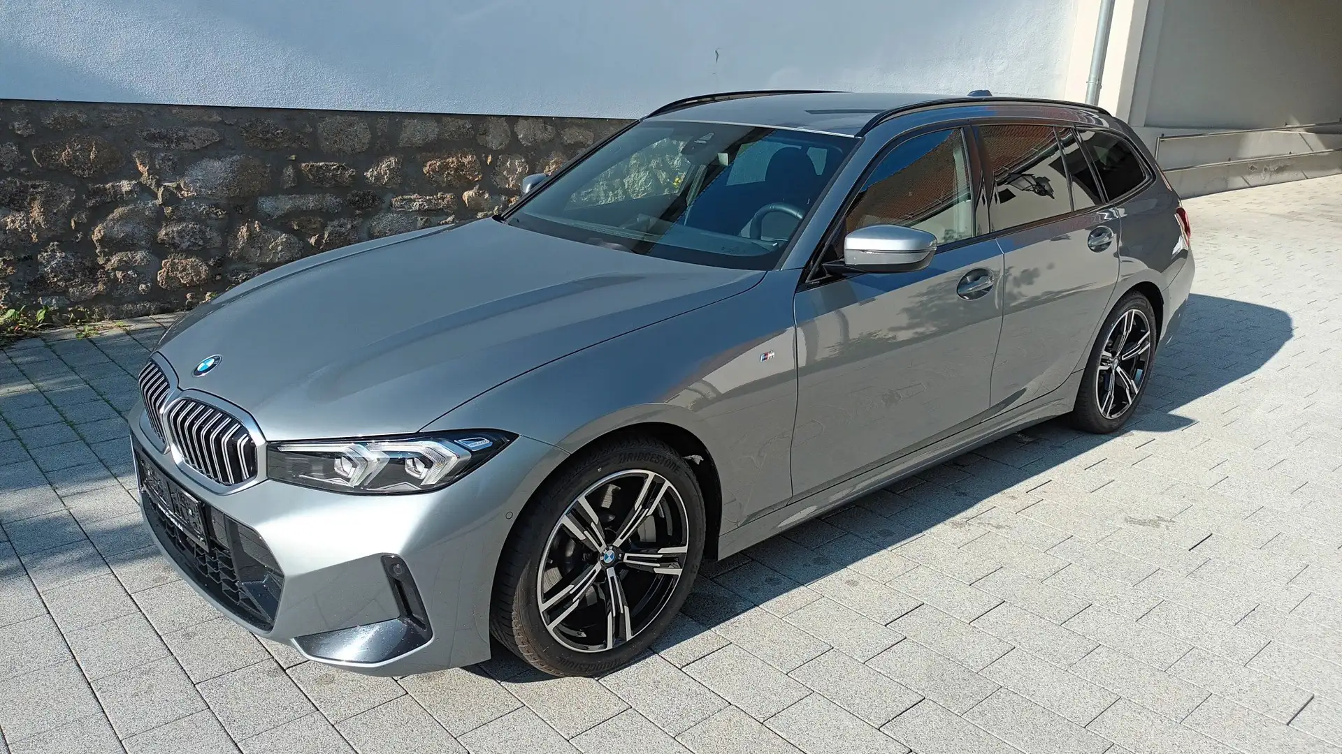 BMW 330 330 i xDrive Touring M Sport AHK Widescr Ambi HiFi Gris - 2