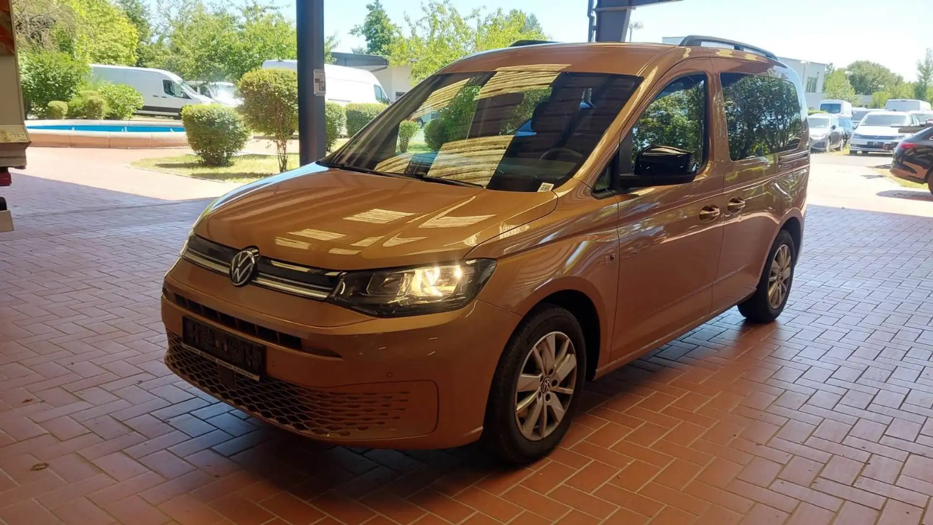 Volkswagen Caddy Life+AHK+Navi+SHZ+APP Arancione - 1