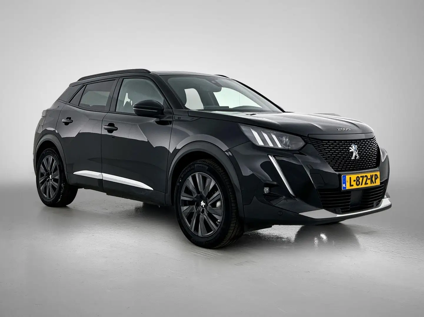 Peugeot e-2008 SUV EV GT Pack 50 kWh 136pk | Navigatie | Schuif-/ Negru - 2