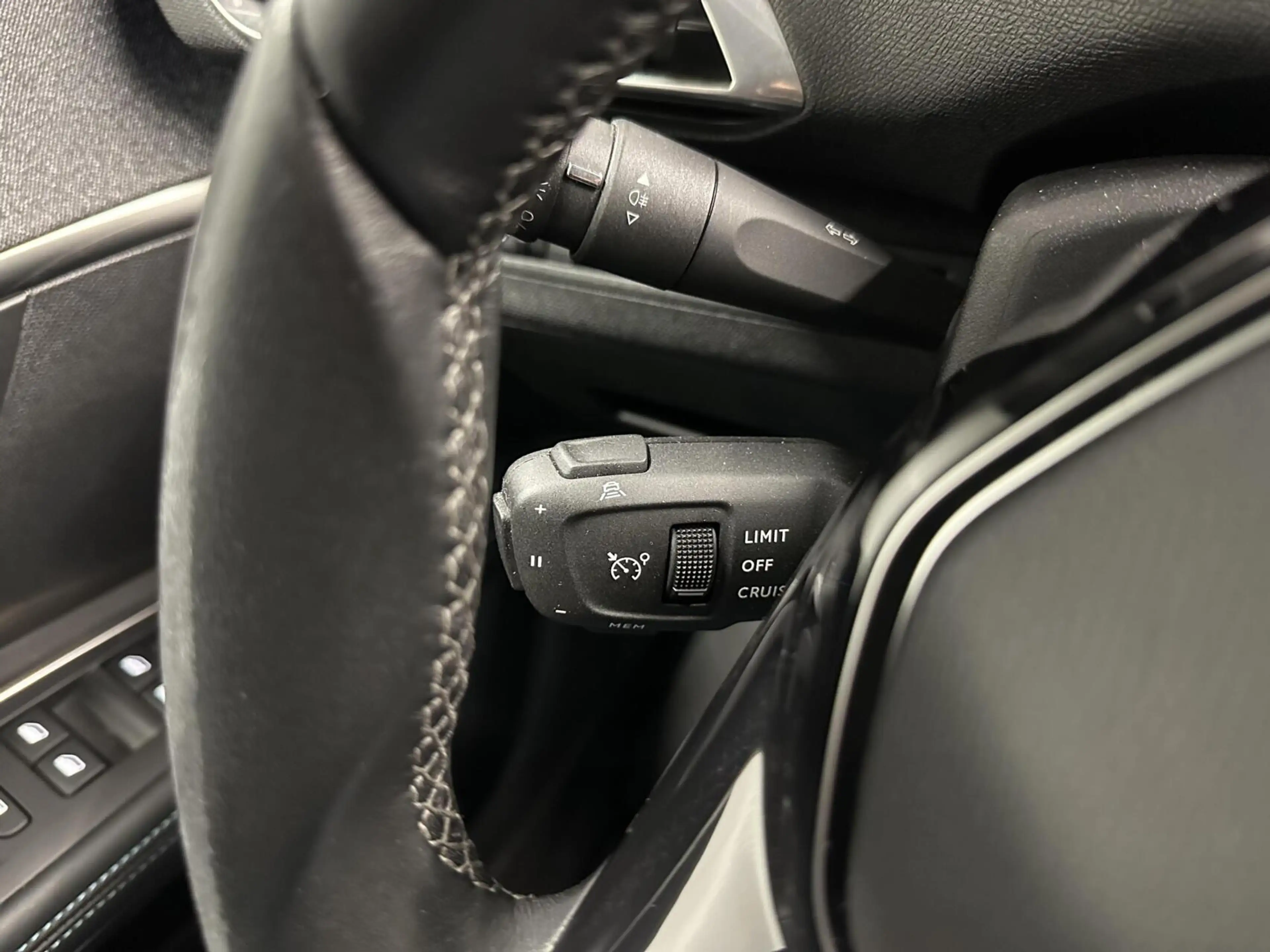 Peugeot 5008 1.2 PureTech Blue Lease Allure TREKHAAK CAMERA LM — photo 25