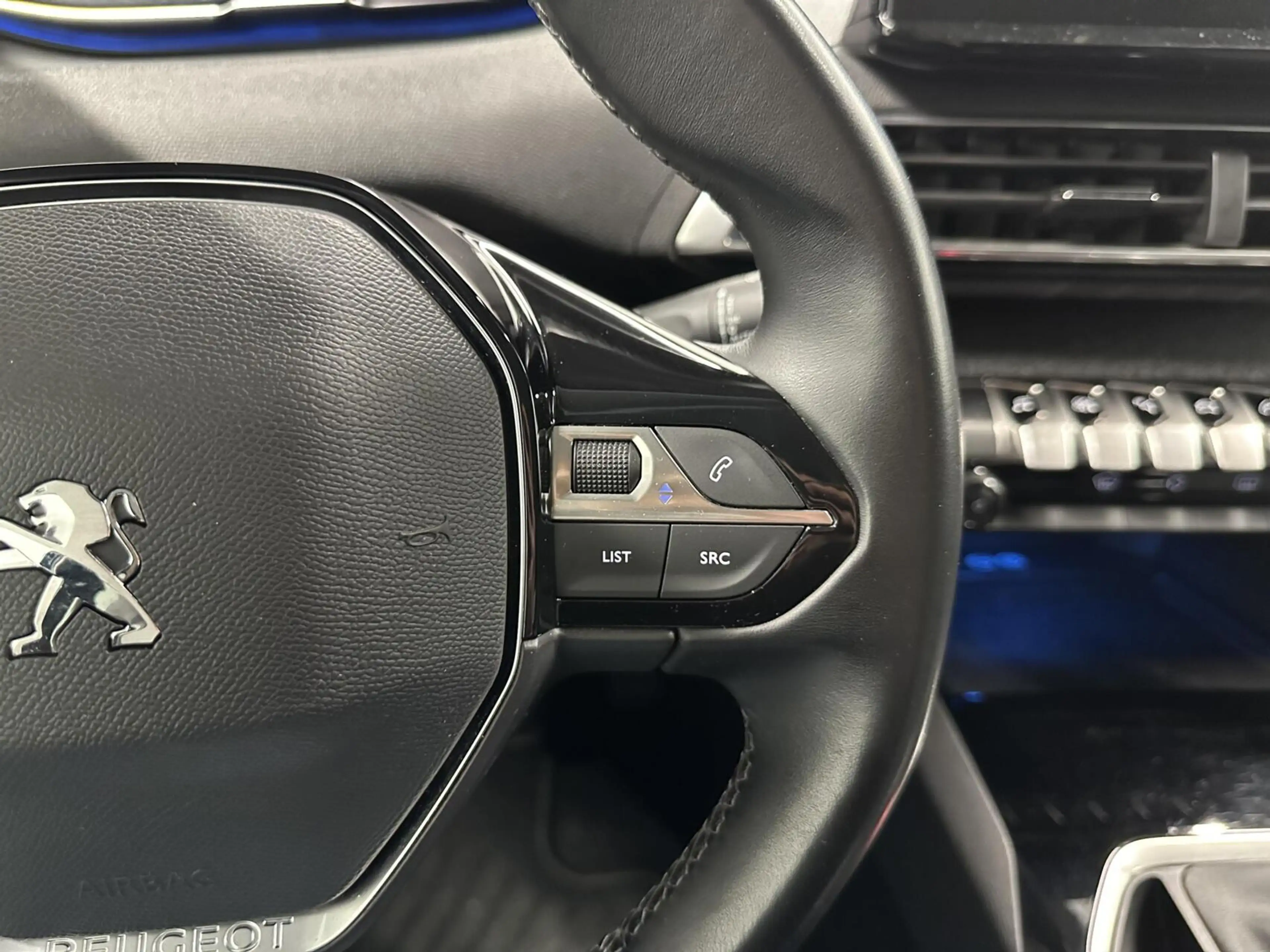 Peugeot 5008 1.2 PureTech Blue Lease Allure TREKHAAK CAMERA LM — photo 24