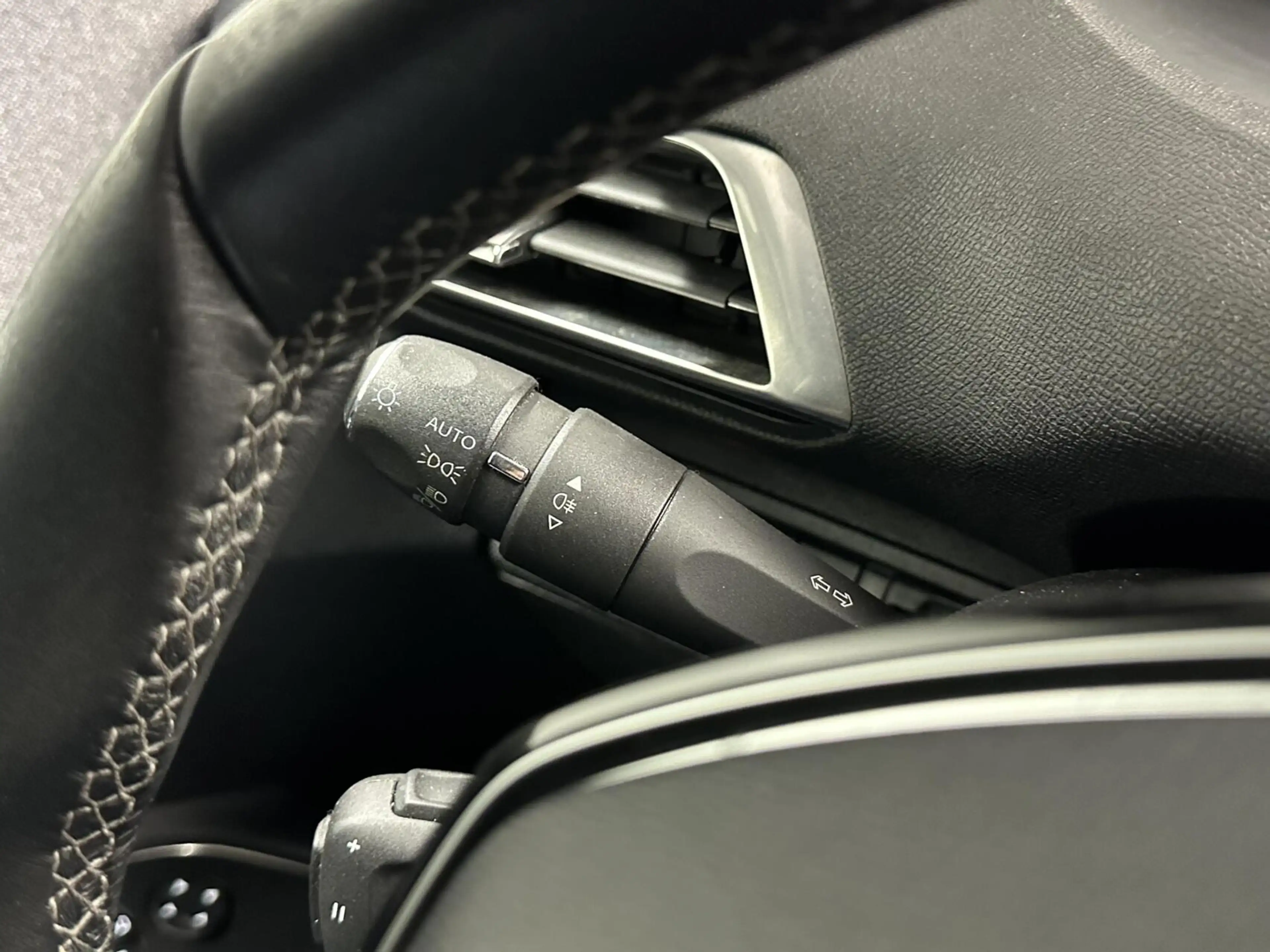 Peugeot 5008 1.2 PureTech Blue Lease Allure TREKHAAK CAMERA LM — photo 26