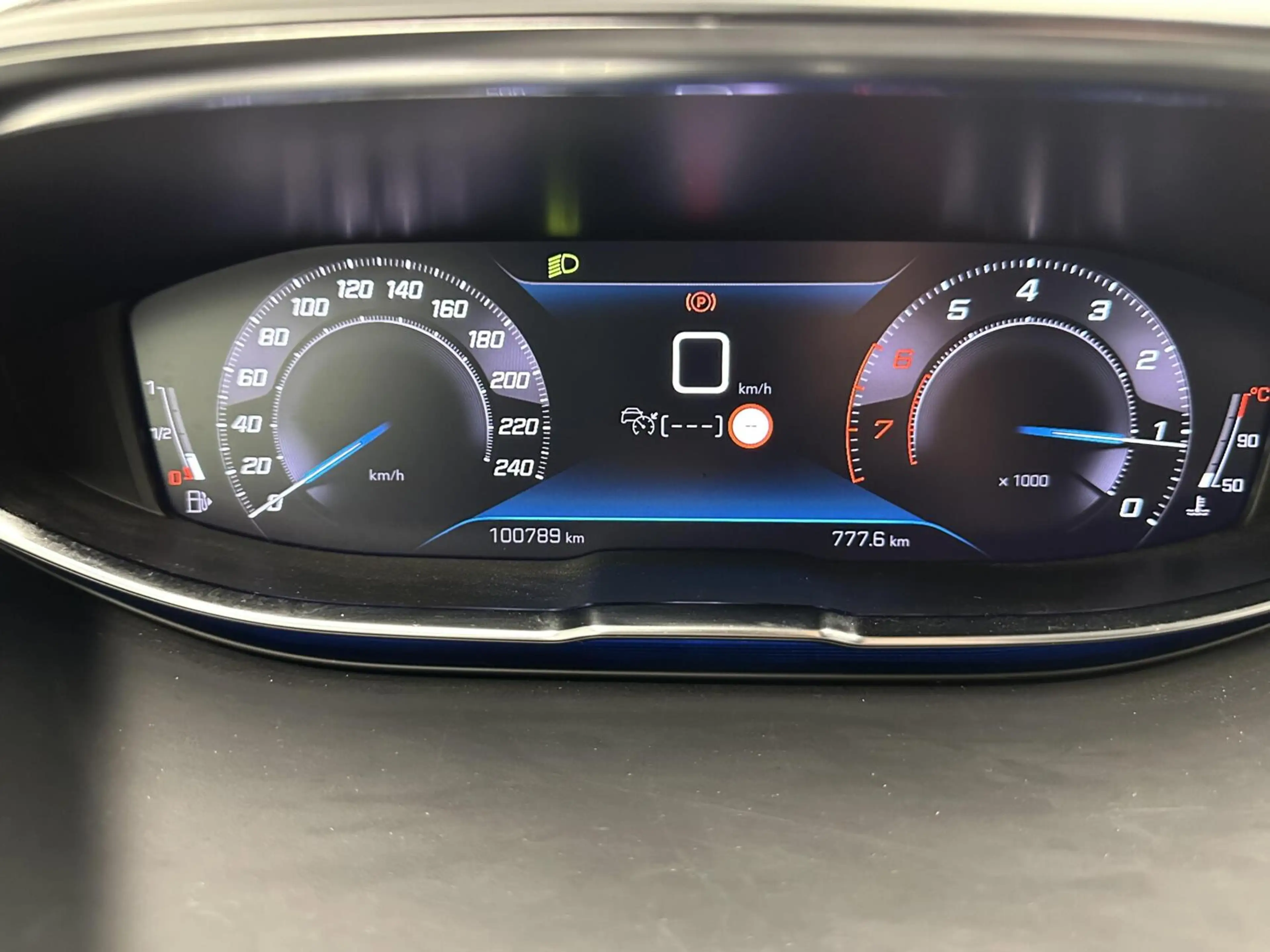 Peugeot 5008 1.2 PureTech Blue Lease Allure TREKHAAK CAMERA LM — photo 32