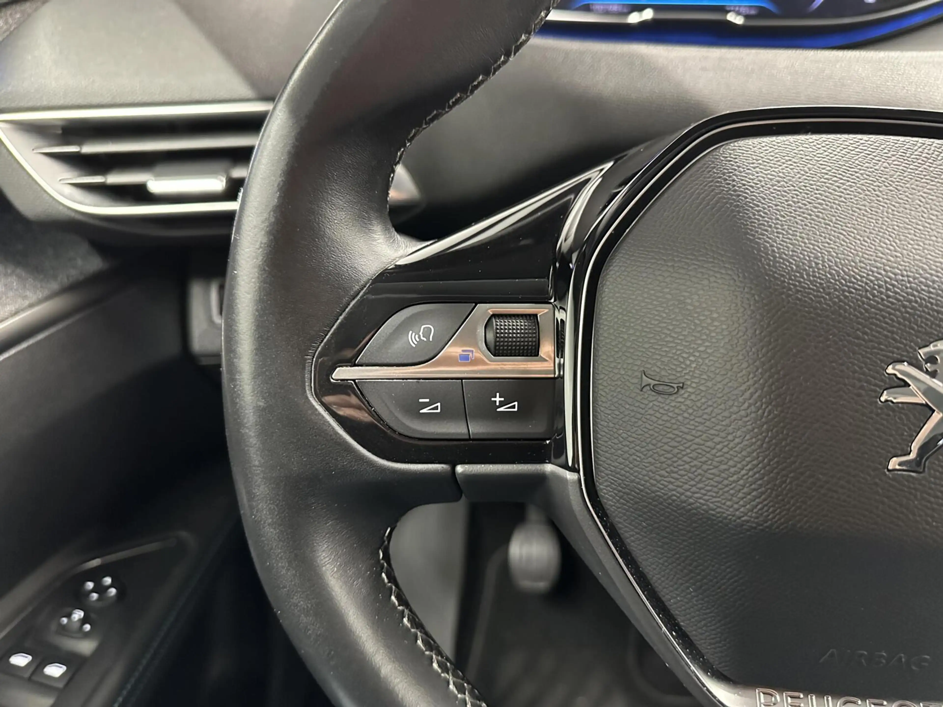 Peugeot 5008 1.2 PureTech Blue Lease Allure TREKHAAK CAMERA LM — photo 23