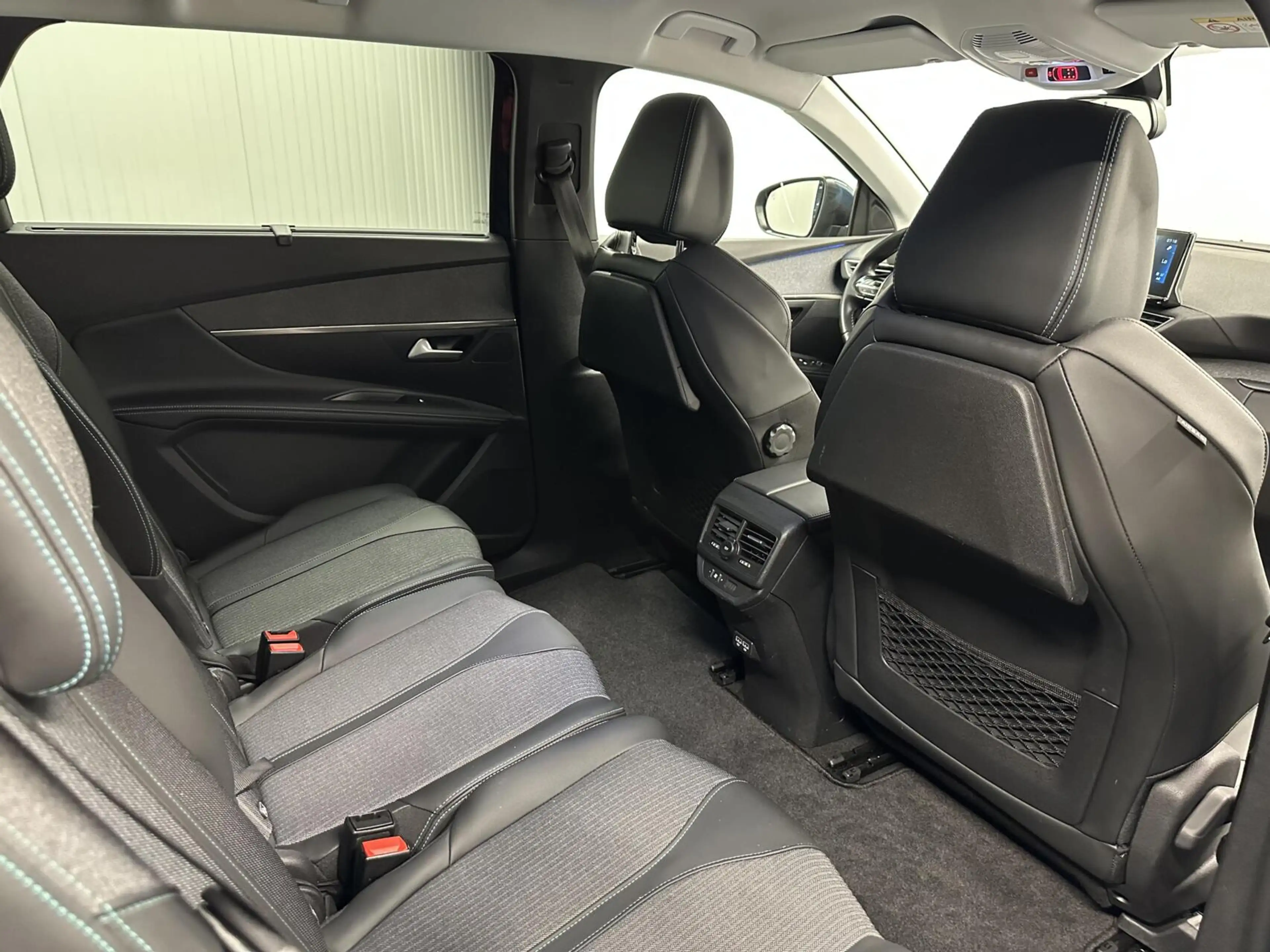 Peugeot 5008 1.2 PureTech Blue Lease Allure TREKHAAK CAMERA LM — photo 16