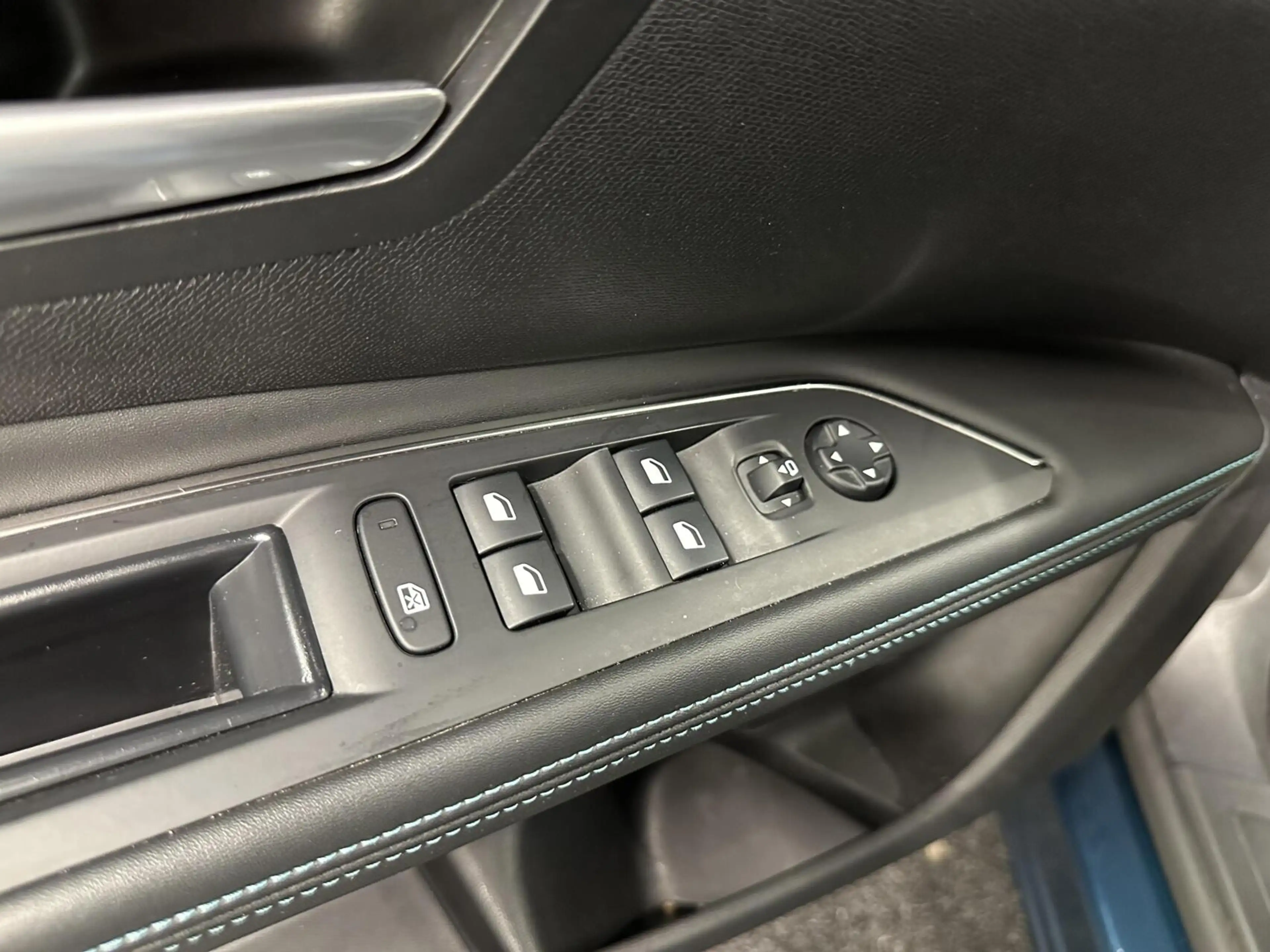 Peugeot 5008 1.2 PureTech Blue Lease Allure TREKHAAK CAMERA LM — photo 22