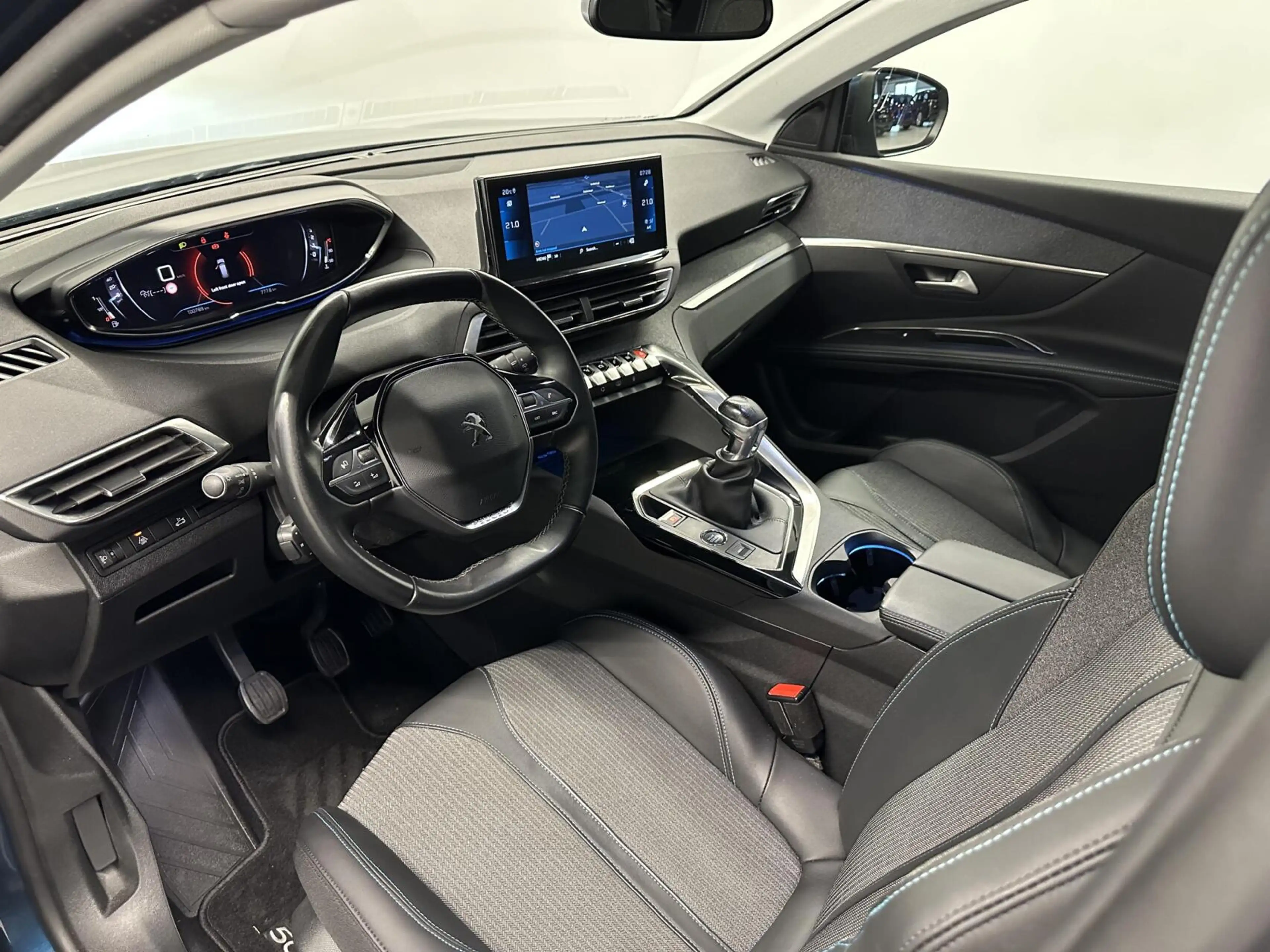 Peugeot 5008 1.2 PureTech Blue Lease Allure TREKHAAK CAMERA LM — photo 19