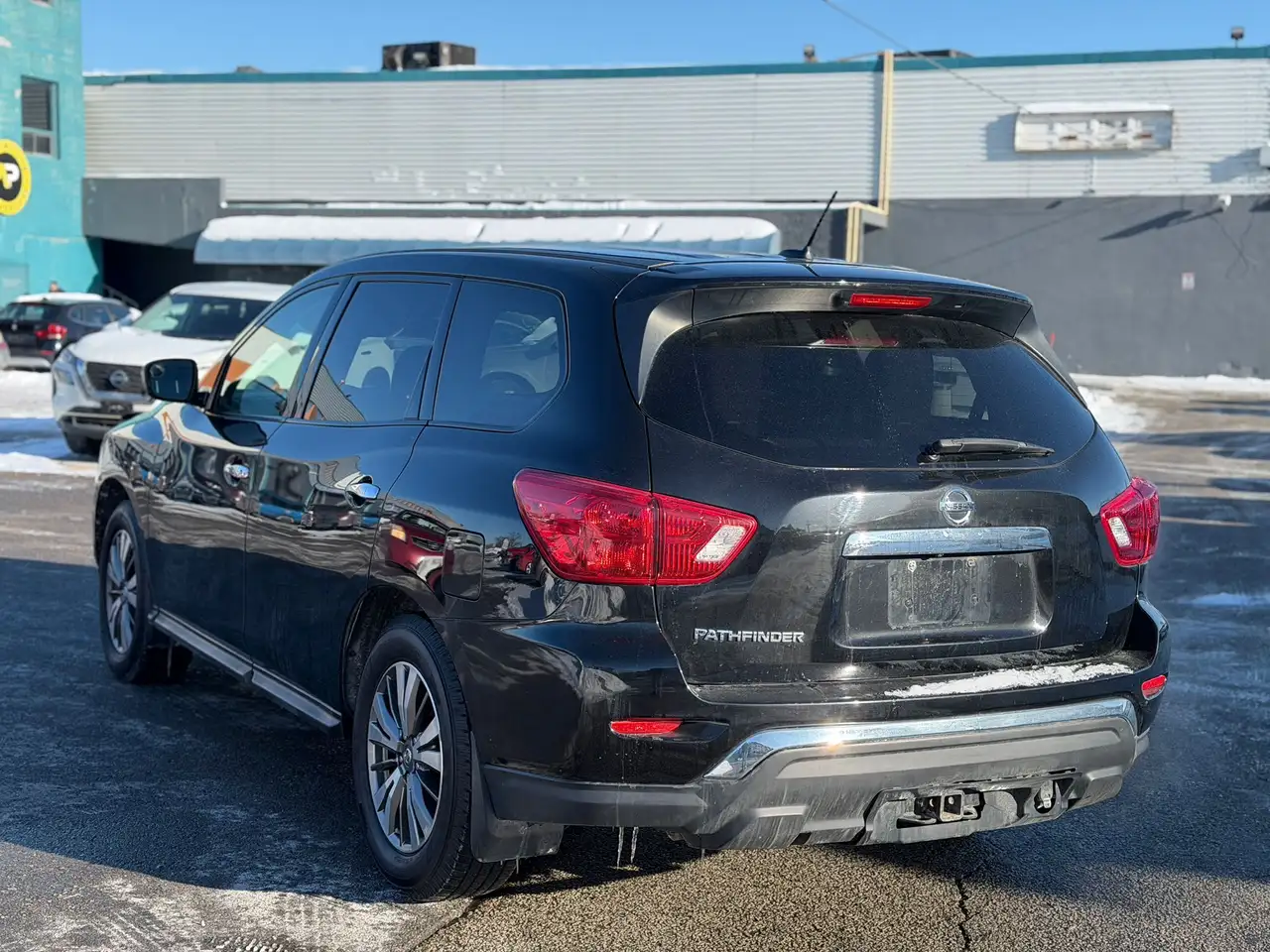 Nissan Pathfinder снимка Nissan Pathfinder