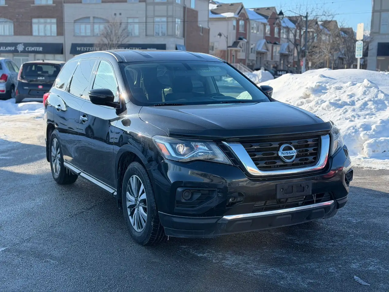 Nissan Pathfinder снимка Nissan Pathfinder