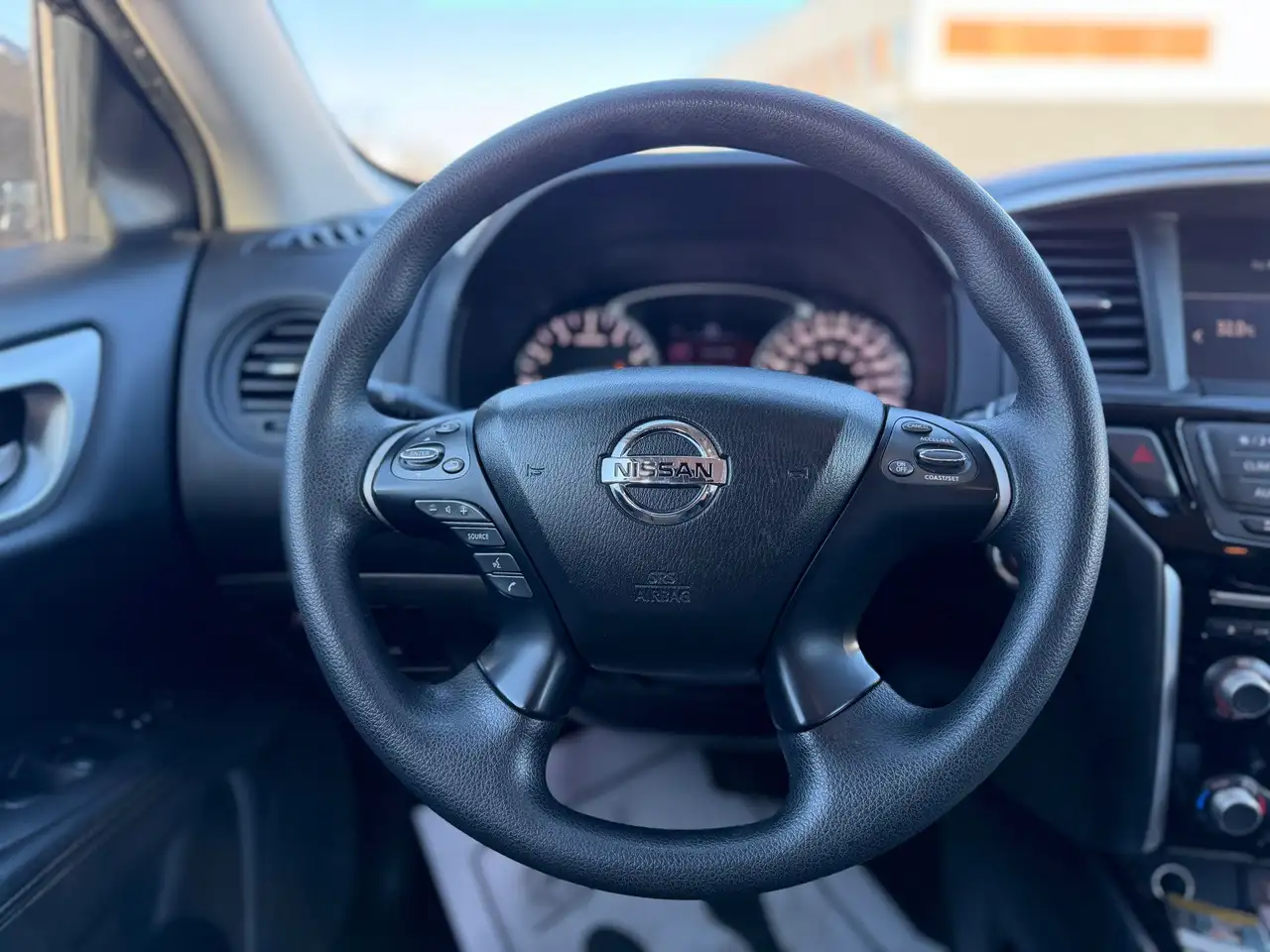 Nissan Pathfinder снимка Nissan Pathfinder