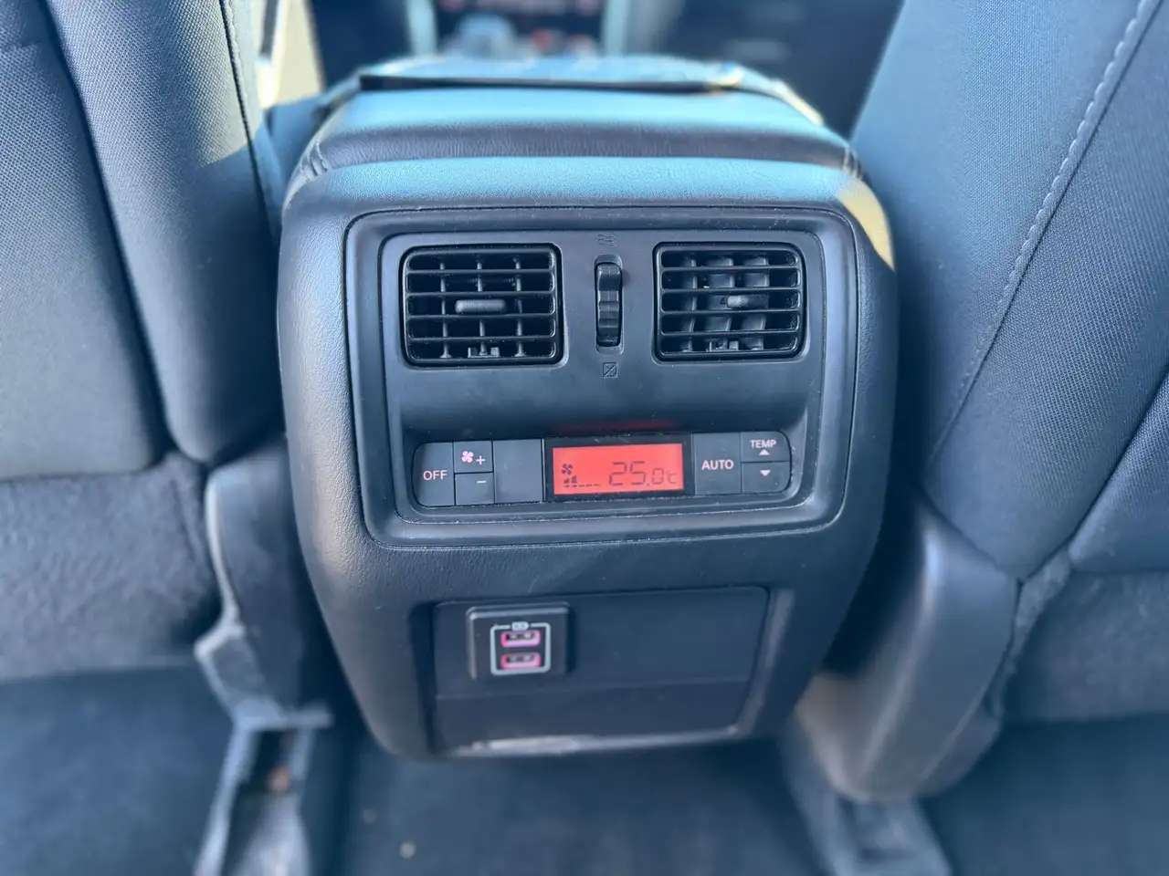 Nissan Pathfinder снимка Nissan Pathfinder
