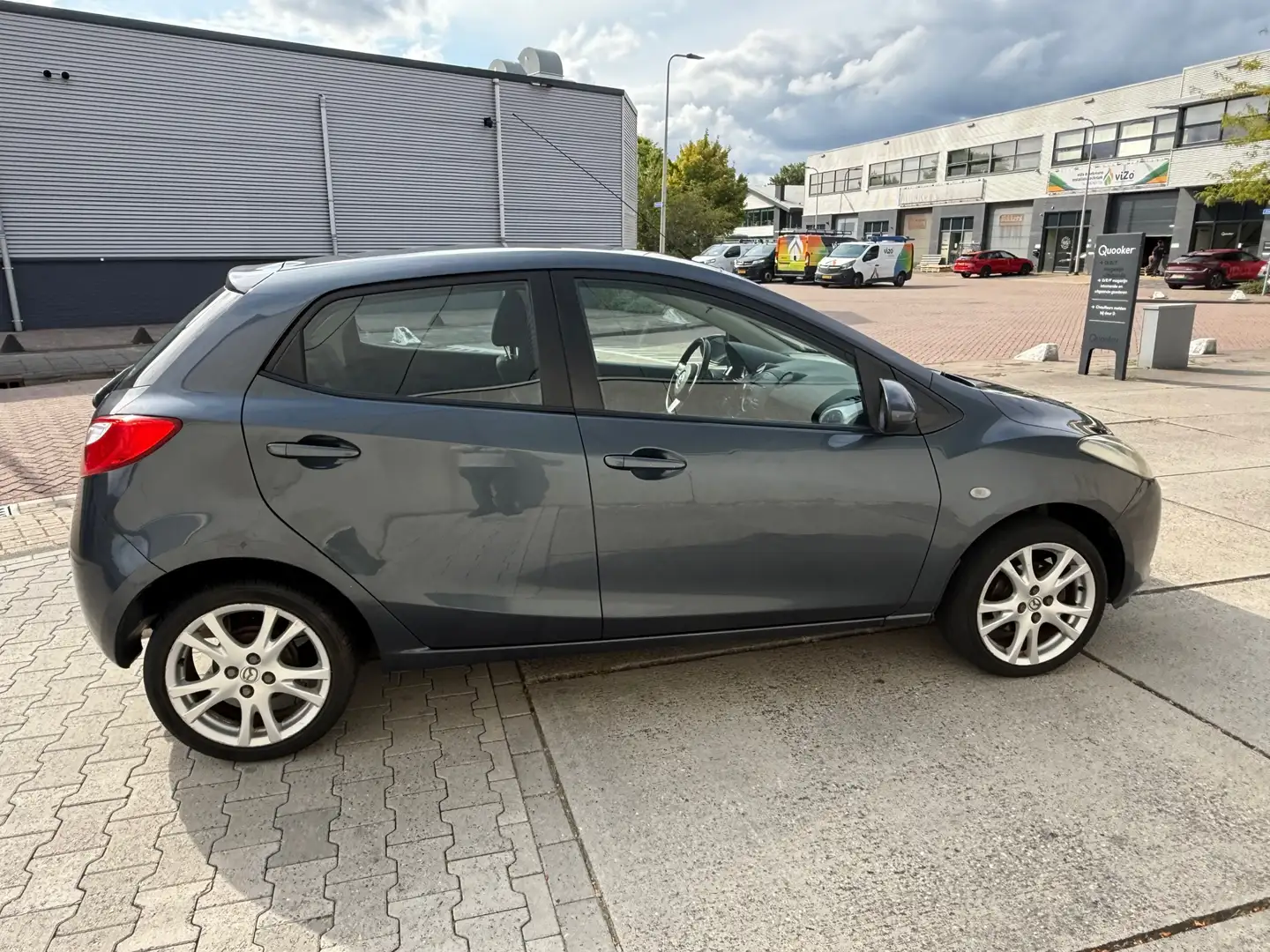 Mazda 2 1.5 GT-L Stoelverwarming Airco ramen voor en achte Grijs - 2