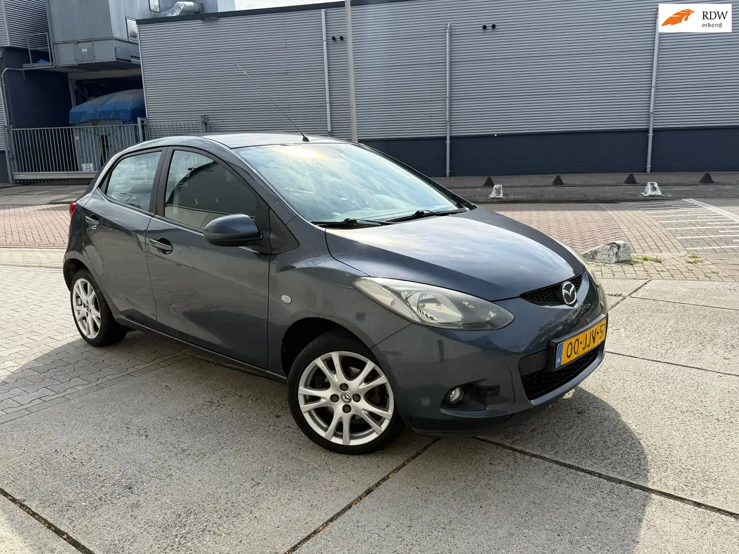 Mazda 2 1.5 GT-L Stoelverwarming Airco ramen voor en achte Grijs - 1