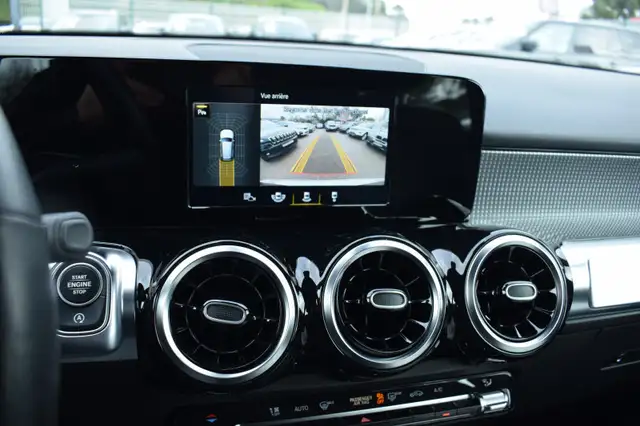 Mercedes-Benz GLB view 5