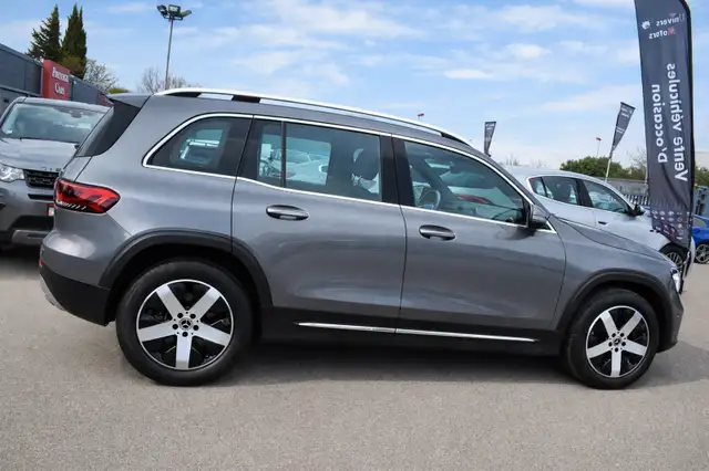Mercedes-Benz GLB view 2