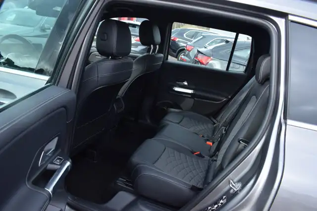 Mercedes-Benz GLB view 13