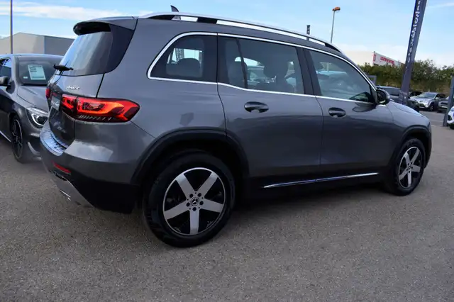 Mercedes-Benz GLB view 4