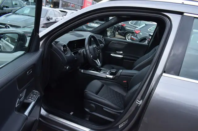 Mercedes-Benz GLB view 12