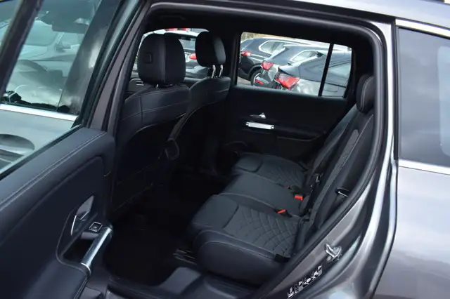 Mercedes-Benz GLB view 17