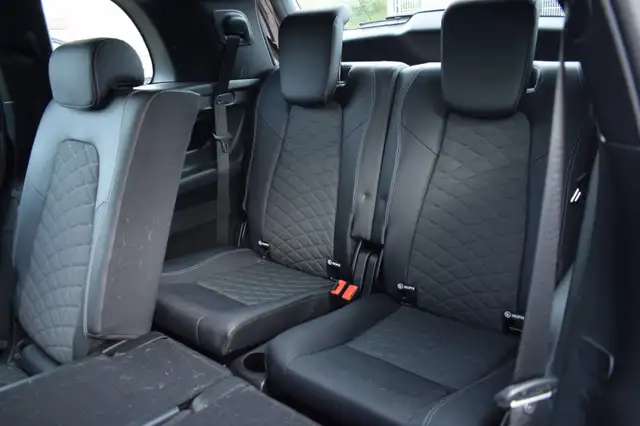 Mercedes-Benz GLB view 19