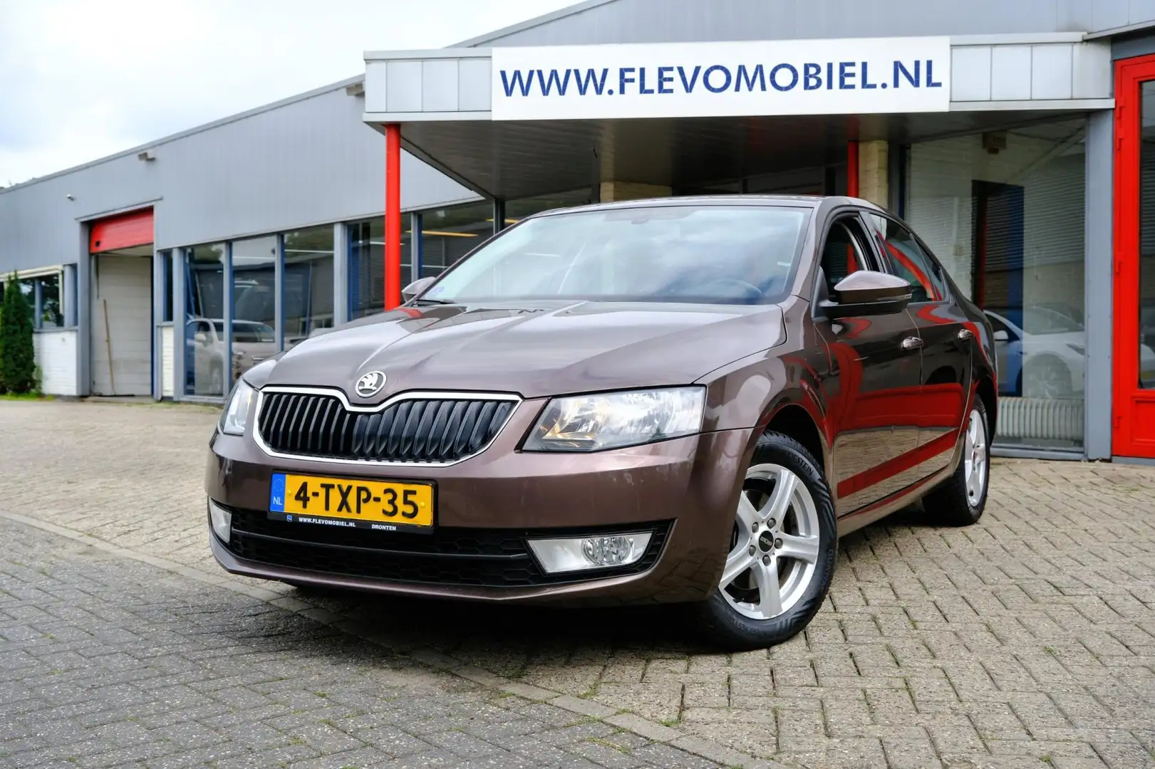 Skoda Octavia 1.4 TSI Greentech Ambition Businessline Aut. Navi| Bruin - 1