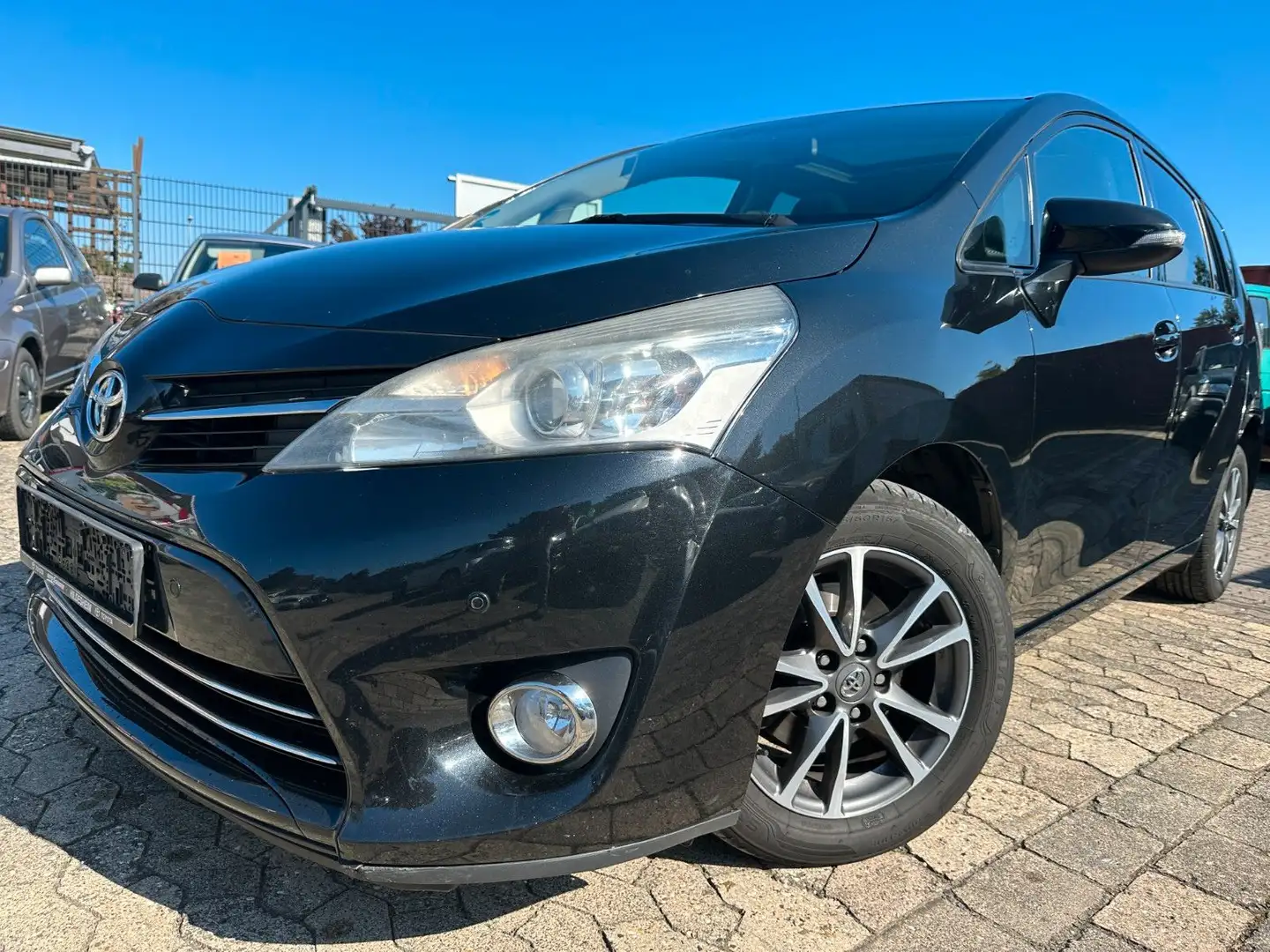 Toyota Verso 1,6 D-4D Klima,Navi,PDC,Panorama,7-Sitzer Noir - 1