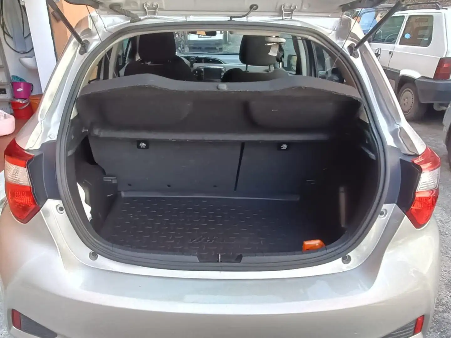 Toyota Yaris Yaris 5p 1.0 Active Argento - 2