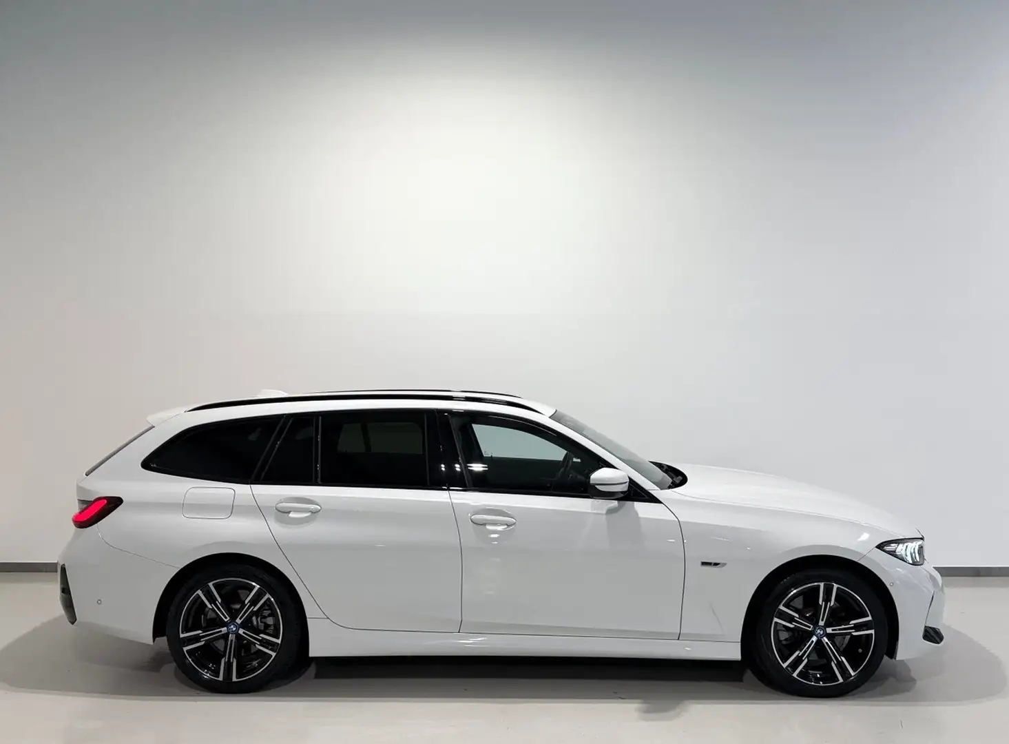 BMW 330 e xDrive G21 LCI Aut/M-Sport/HEAD-UP/ACC/Kamera Weiß - 2
