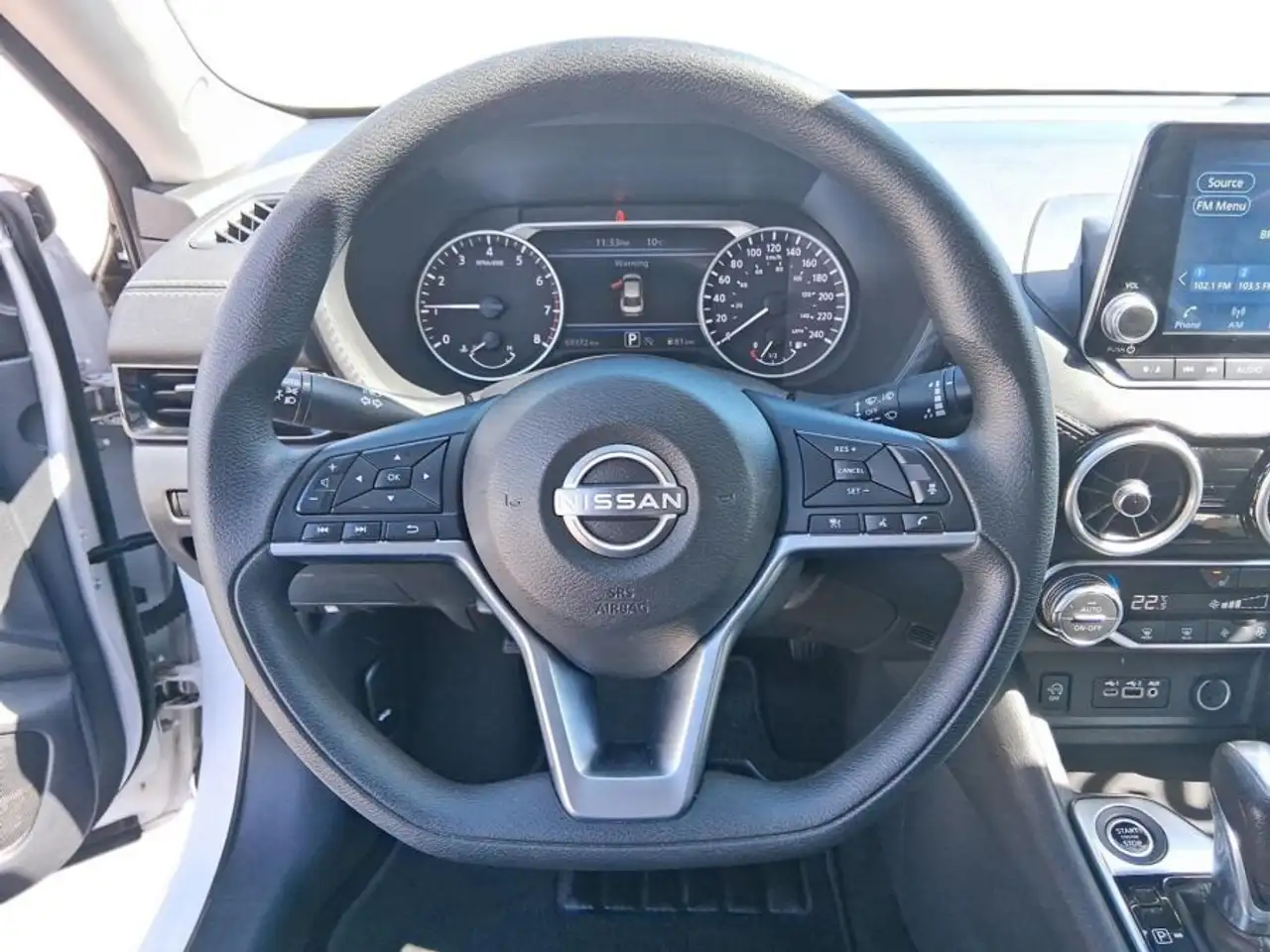 Nissan Sentra снимка Nissan Sentra