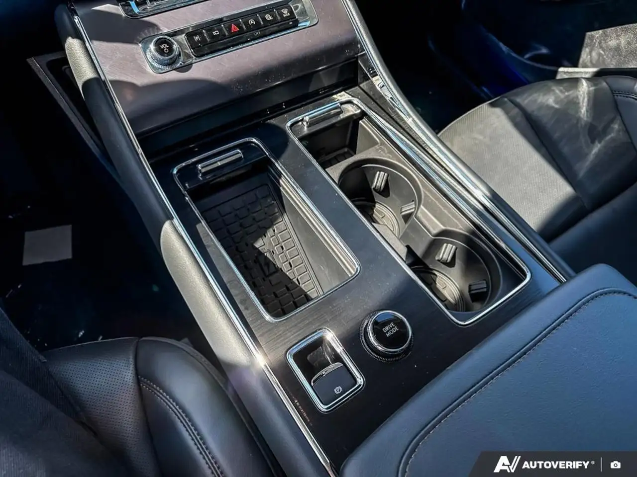 Lincoln Aviator снимка Lincoln Aviator