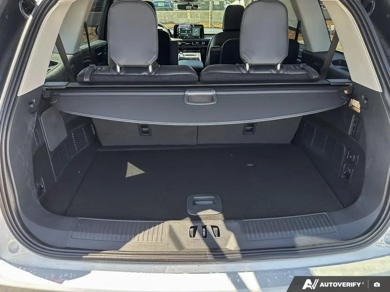 Lincoln Aviator снимка Lincoln Aviator