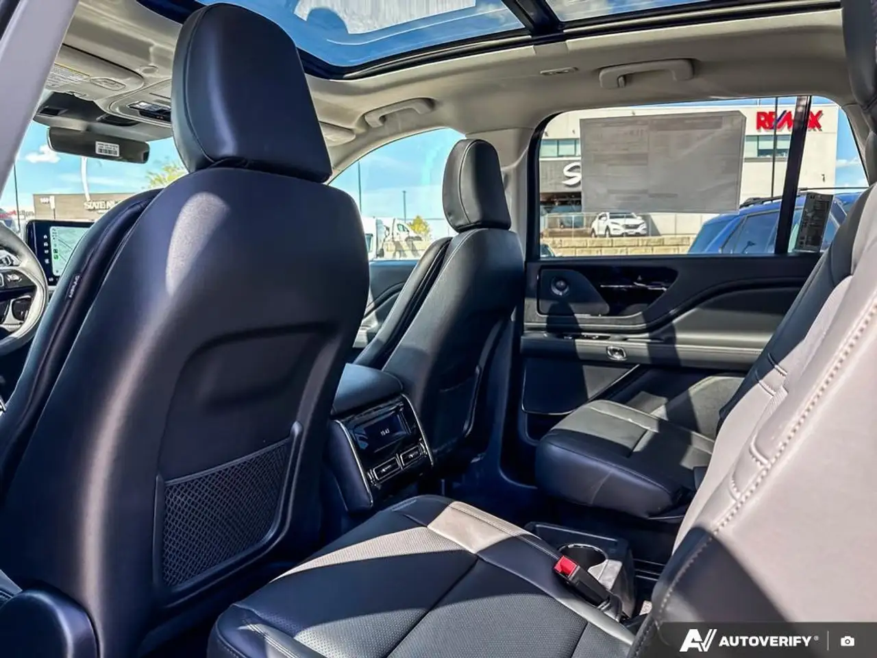Lincoln Aviator снимка Lincoln Aviator