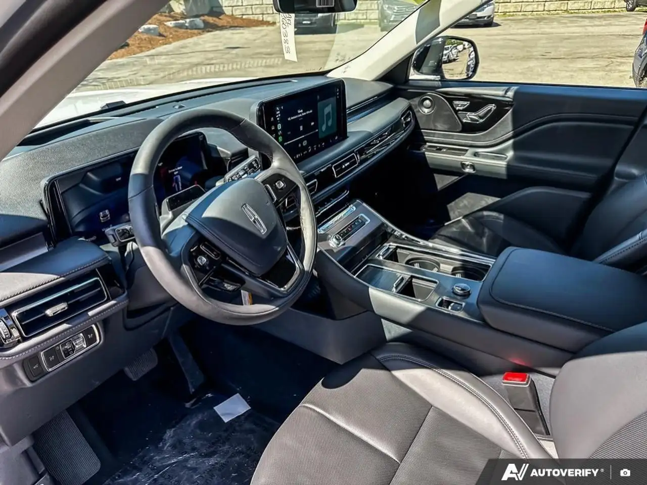 Lincoln Aviator снимка Lincoln Aviator