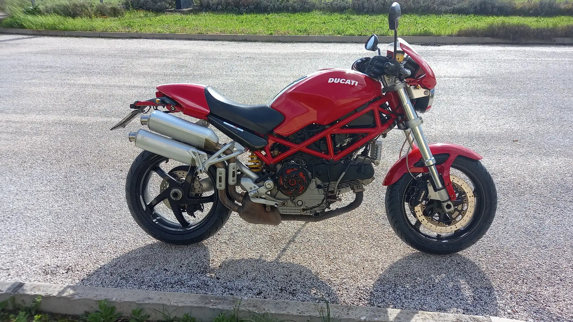 Ducati Monster S2R 1000 Červená - 1