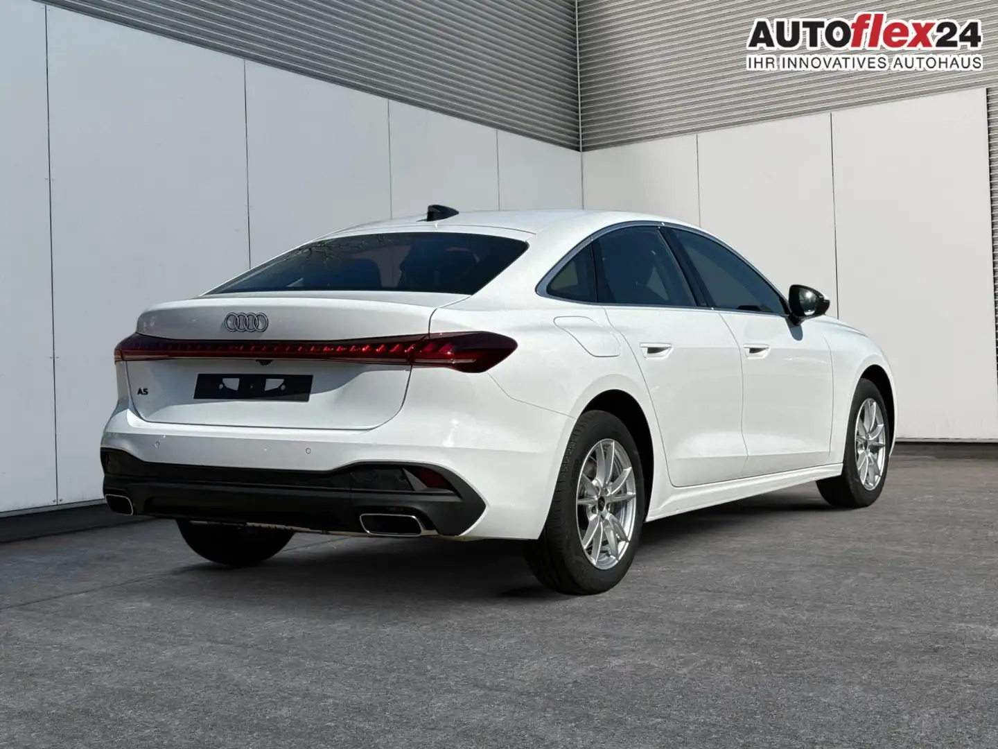 Audi A5 Basis *SOFORT* NAVI+EL. HECKKL.+PDC+LED+17 LM T... White - 2