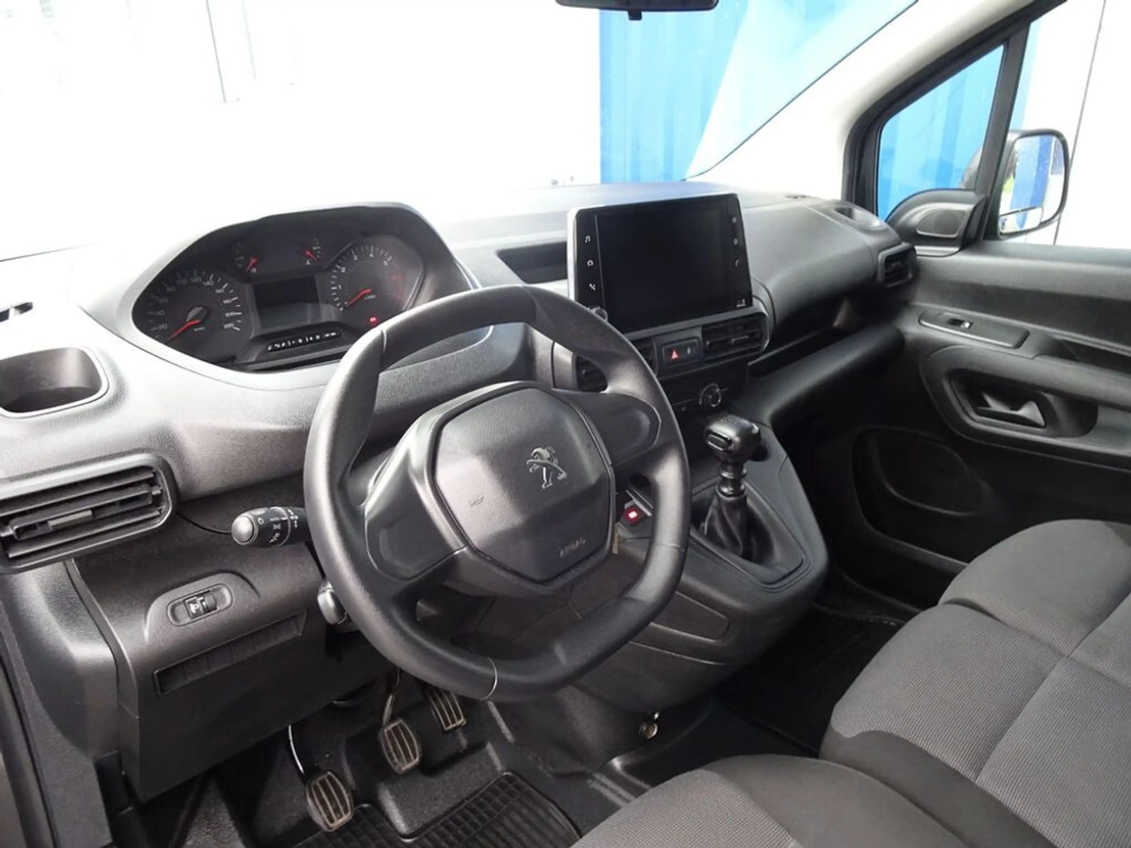Peugeot Partner Premium L2 — photo 11