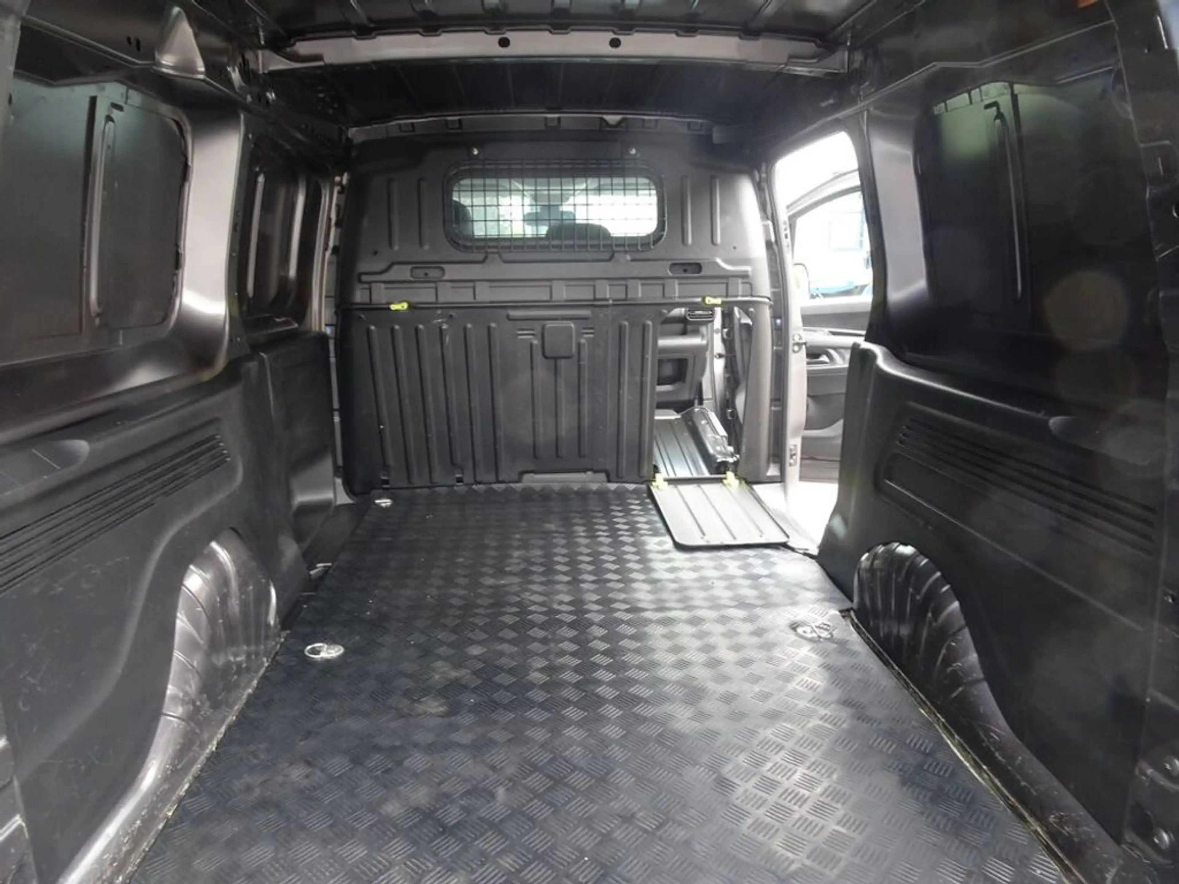 Peugeot Partner Premium L2 — photo 19