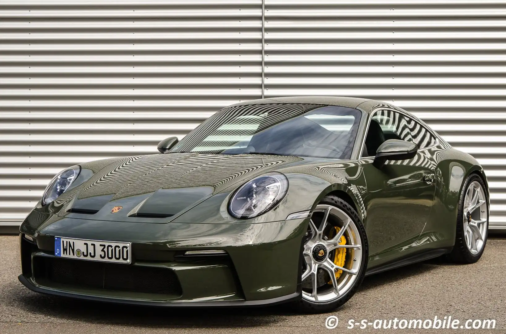 Porsche 992 GT3 Touring PDK PCCB PTS Blackolive Pepita Grün - 1